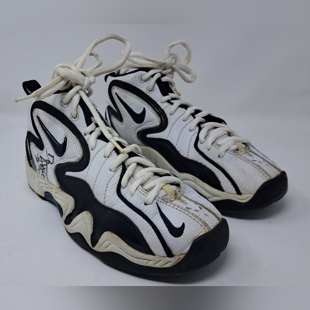Vintage 90s Nike Basketball Shoes Signed Damon Stoudamire Toronto Raptors NBA